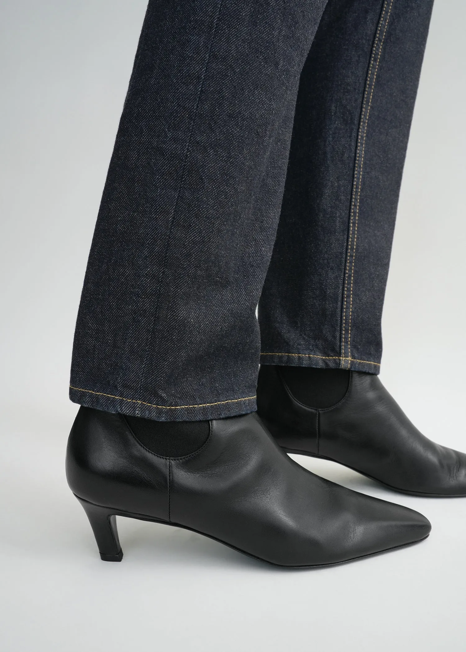 Leather mid-heel boots black